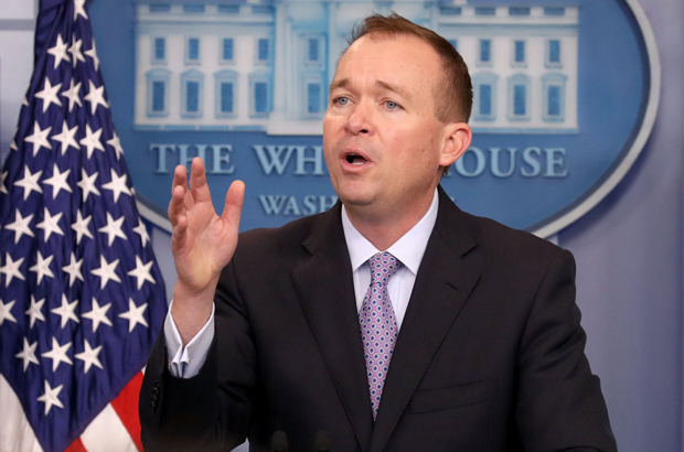 Mick Mulvaney, o diretor do Escritório de Gestão e Orçamento, fala numa conferência de imprensa na Casa Branca em Washington, D.C., em 23 de maio de 2017 (Chip Somodevilla/Getty Images)