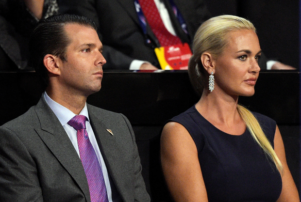 Donald Trump Jr. e sua esposa Vanessa Trump participam no quarto dia da Convenção Nacional Republicana em Quicken Loans Arena em Cleveland, Ohio, em 21 de julho de 2016 (Jeff Swensen/Getty Images)