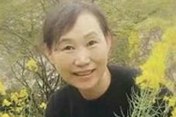 Ning Tingyun, de 60 anos, ficou detida contra sua vontade por mais de quatro meses em um centro de detenção na cidade de Yushu por transportar folhetos (Minghui.org)