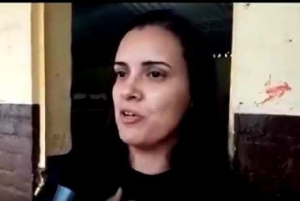 Venezuelana pede desculpas ao chegar ao centro de refugiados na Colômbia (Consulado da Colômbia)