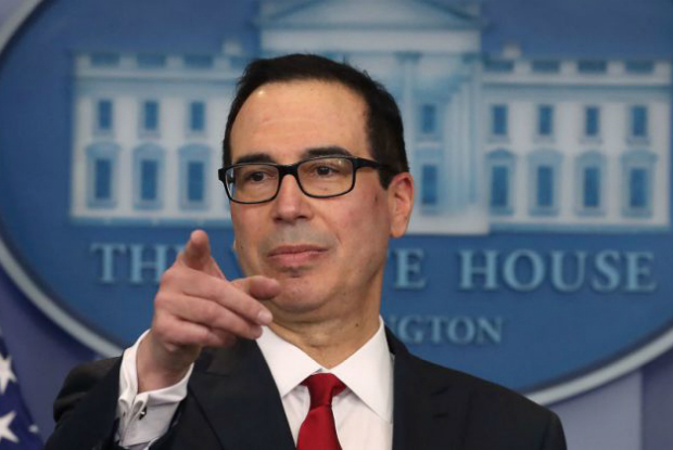 Secretário do Tesouro, Steve Mnuchin, fala sobre o novo código tributário dos EUA, durante uma sessão informativa na Casa Branca em Washington, D.C., em 11 de janeiro de 2018. O Departamento do Tesouro aprovou propostas para as Zonas de Oportunidade em vários Estados, um novo programa de incentivo baseado na Lei de Cortes de Impostos e Empregos (Mark Wilson/Getty Images)