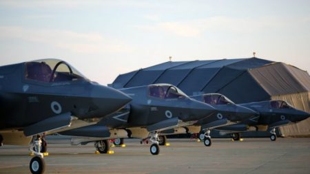 Ex-engenheiro da Rolls-Royce é suspeito de passar tecnologia do jato F-35 para China