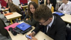 Parlamento francês proíbe uso de telefones celulares nas escolas