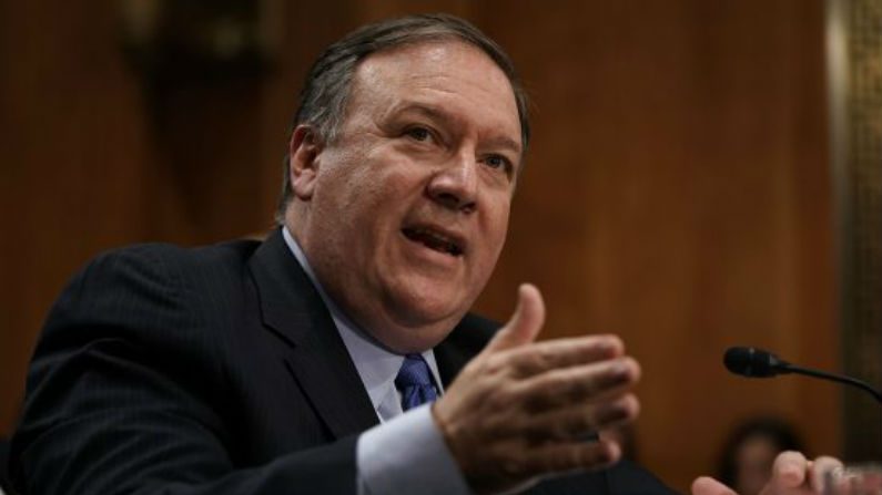 Mike Pompeo, o Secretário de Estado dos EUA,  testemunha durante uma audiência perante o Comitê de Relações Exteriores do Senado no Capitólio, em Washington, em 25 de julho de 2018 (Alex Wong / Getty Images)