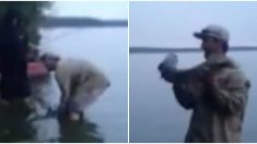 Peixe tenta escapar de pescador que resolve fazer selfie durante pescaria