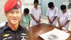 Meninos tailandeses resgatados homenageiam mergulhador que morreu para salvá-los