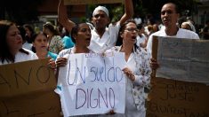 Trabalhadores de saúde venezuelanos mantêm protestos e pedem apoio popular