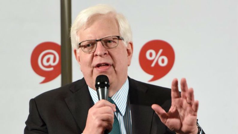 Dennis Prager, co-fundador da PragerU, no Pasadena Convention Center em Pasadena, Califórnia, em 30 de julho de 2017 (Joshua Blanchard / Getty Images for Politicon)