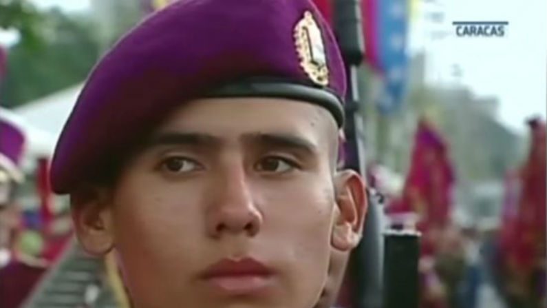 Jovem soldado venezuelano, em 7 de agosto de 2018 (Reuters)