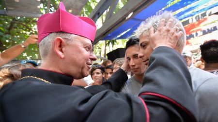 Igreja de Cuba rejeita mudanças na Constituição que permitiriam casamento gay