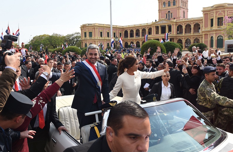 Mario Abdo Benítez toma posse como novo presidente do Paraguai