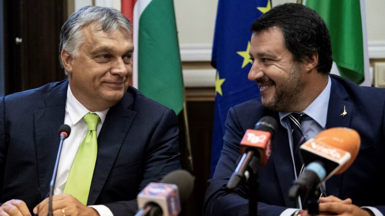 Primeiro-ministro da Hungria, Viktor Orbán (esq.) e o ministro do Interior da Itália, Matteo Salvini (dir.) (Marco Bertorello/AFP/Getty Images)