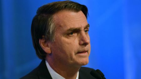 Bolsonaro está “consciente e em boas condições”, segundo boletim médico