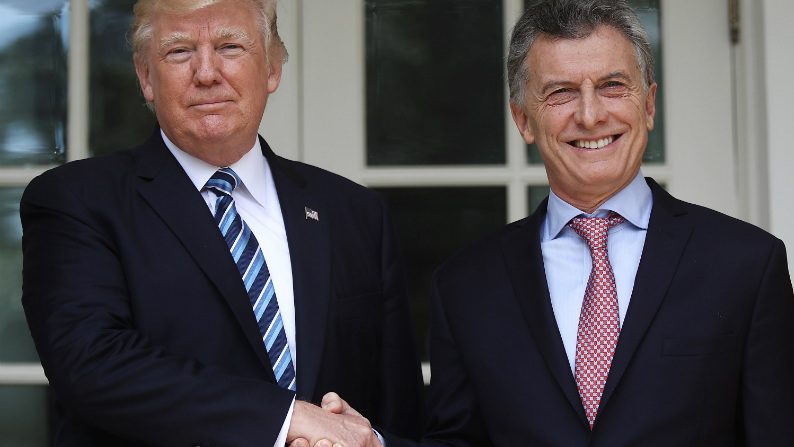 Presidente dos EUA, Donald Trump (esq.) e presidente da Argentina, Mauricio Macri (Win McNamee/Getty Images)