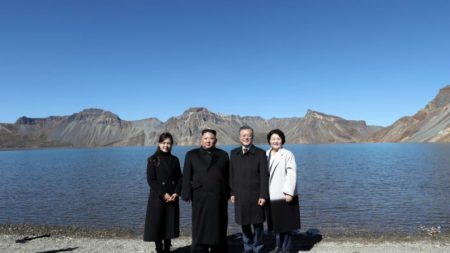 Kim Jong-un zomba da China durante reunião com Moon