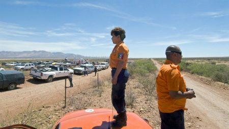 México intercepta 3 caminhões que levavam 124 migrantes centro-americanos