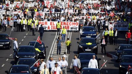 Motoristas de aplicativos protestam em Madri contra regulamentação do setor