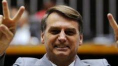 Bolsonaro festeja vitória e promete “mudar o destino do Brasil”