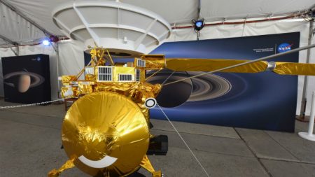 Últimos dias de Cassini oferecem dados surpreendentes sobre anéis de Saturno