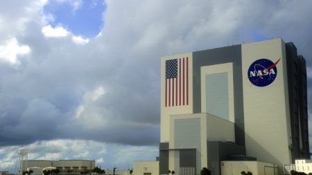 Nasa completa 60 anos com foco em criar base na Lua e levar homem a Marte