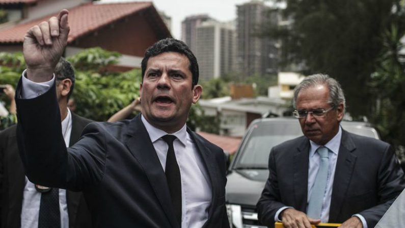 Juiz Sergio Moro e o futuro ministro da Economia, Paulo Guedes, no Rio de Janeiro (Antonio Lacerda/EFE)