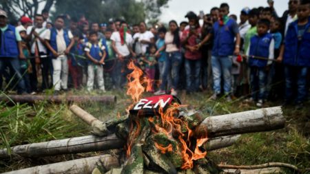 Confronto armado entre grupos marxistas mostra que violência ainda é realidade na Colômbia