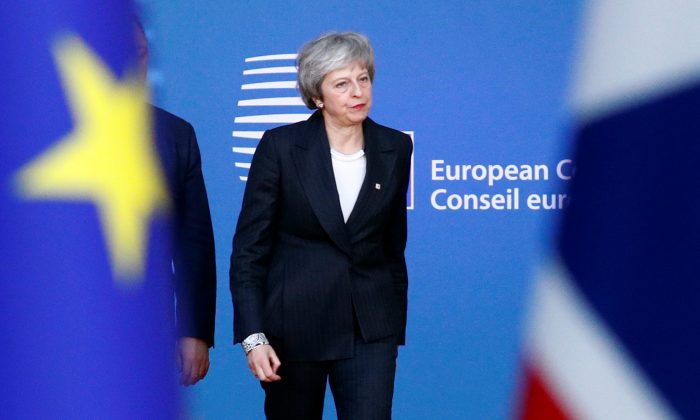 Primeira-ministra britânica Theresa May chega a uma cúpula de líderes da União Europeia em Bruxelas, na Bélgica, em 13 de dezembro de 2018 (Reuters / François Lenoir)