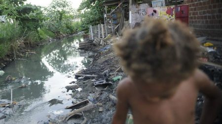 Extrema pobreza aumenta e chega a 15,3 milhões de pessoas em 2017