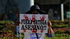 Ditador da Nicarágua fecha canal de TV e prende jornalistas para impedir notícias