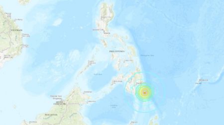 Terremoto de magnitude de 6,9 atinge Filipinas, previsões de tsunami retiradas após 2 horas
