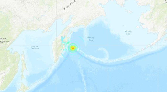 Um terremoto de magnitude 7,4 atingiu a costa leste da Rússia e provocou um alerta de tsunami. (USGS)