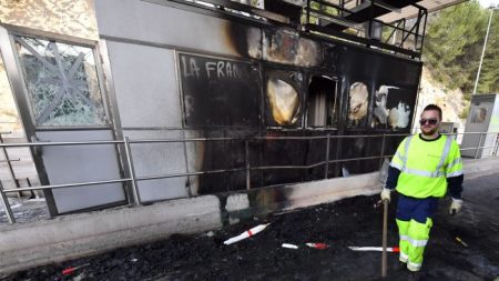 Caos nas estradas francesas diante dos protestos dos “coletes amarelos”