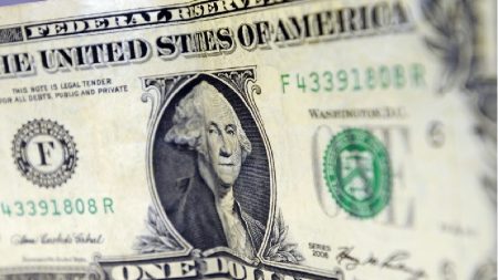 Dólar aproxima-se de R$ 5,40 com temor de recessão global