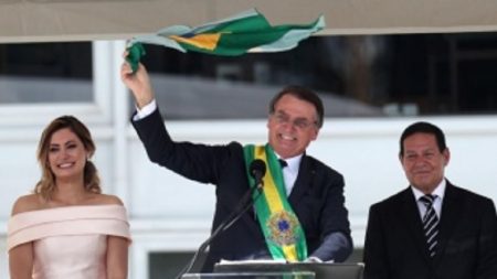 Bolsonaro diz que Brasil começa “a se libertar do socialismo”