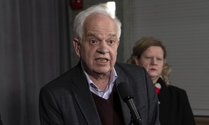 Embaixador do Canadá na China, John McCallum, responde a perguntas após sua participação na reunião do gabinete federal em Sherbrooke, em 16 de janeiro de 2019 (The Canadian Press / Paul Chiasson)