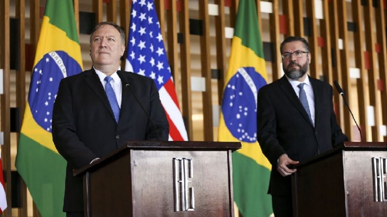 O novo chanceler brasileiro, Ernesto Araújo, e o secretário de Estado dos Estados Unidos, Mike Pompeo  (Marcelo Camargo/ Agência Brasil)