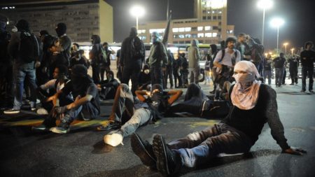 Doria regulamenta lei que proíbe máscaras em protestos em São Paulo