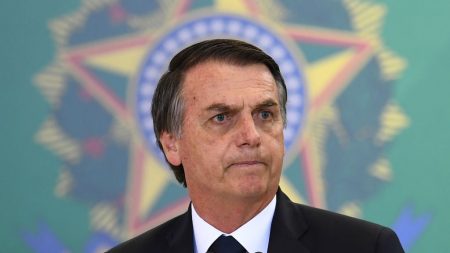 Bolsonaro defende mudanças na legislação para frear violência no país