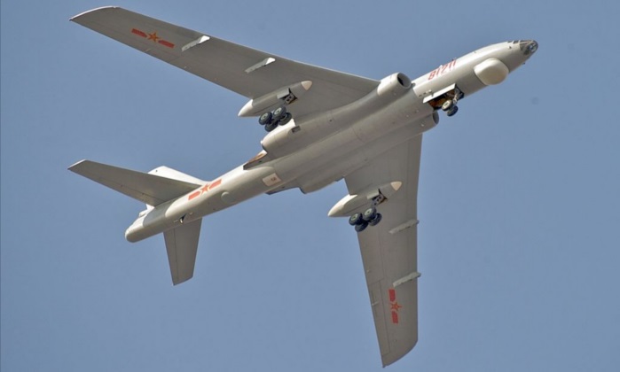 Xian H-6, tipo de bombardeiro destinado a lançar a nova MOAB da China (Kevin McGill/Flickr [CC BY-SA-2.0 (ept.ms/2utDIe9)])