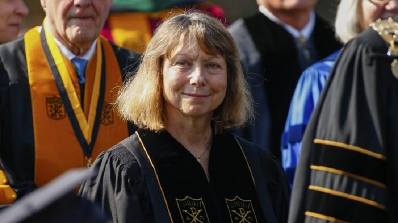 Jill Abramson, ex-editora executiva do New York Times, durante cerimônia de formatura na Universidade Wake Forest em Winston Salem, Carolina do Norte, em 19 de maio de 2014 (Chris Keane/Getty Images)