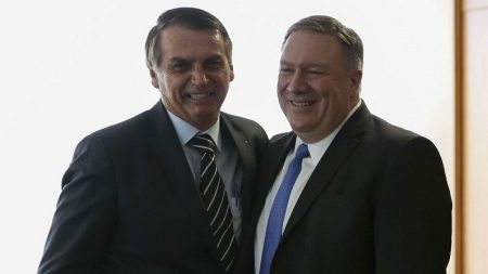 Bolsonaro reitera intenção de retirar Brasil do pacto de migrações