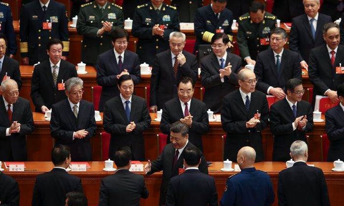 Autoridades comunistas chinesas participaram da sessão de encerramento do Congresso Nacional do Povo (NPC) no Grande Salão do Povo em 20 de março de 2018 em Pequim, China (Lintao Zhang / Getty Images)