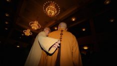 Monges chineses prestam serviços sexuais sob contrato com mosteiros