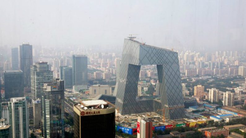 Sede da China Central TV (CCTV), que domina o Distrito Central de Negócios em Pequim, China, em 12 de agosto de 2008 (China Pictures/Getty Images)