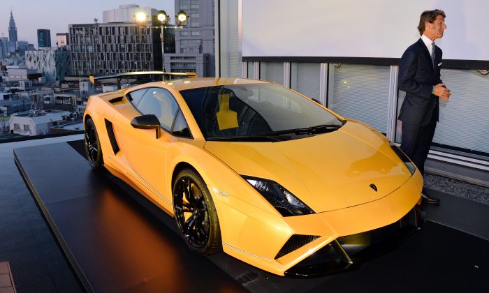 O Lamborghini Gallardo LP 570-4 em uma coletiva de imprensa em Tóquio, no dia 20 de setembro de 2013 (Kazuhiro Nogi / AFP / Getty Images)