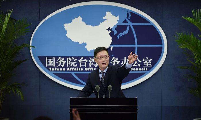 An Fengshan, spokesman for the State Council's Taiwan Affairs Office, gestures toward the media at a press conference in Beijing on Dec. 28, 2016. (Wang Zhao/AFP/Getty Images)
