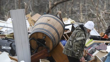 Destruição e morte no rastro de tempestade recorde que atingiu o Alabama