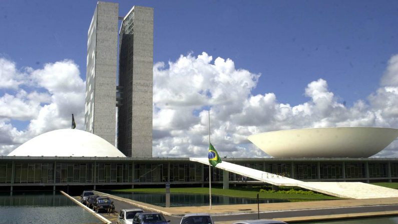 Indóceis com aumento do STF, parlamentares preparam equiparação após "recesso" (EBC)