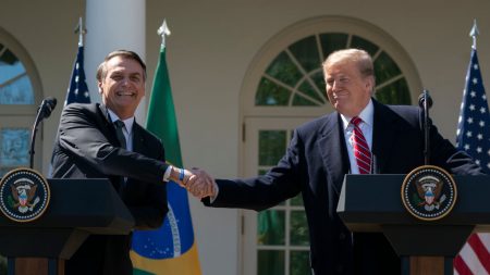 Bolsonaro fala em evento conservador realizado em clube de Trump na Flórida