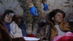Feridos e sozinhos, crianças sobreviventes do último enclave do ISIS
